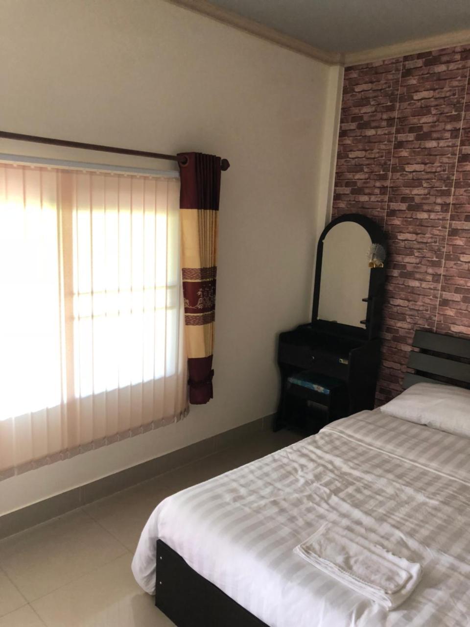 Thai Castle Resort Ban Thap Sila Exterior photo
