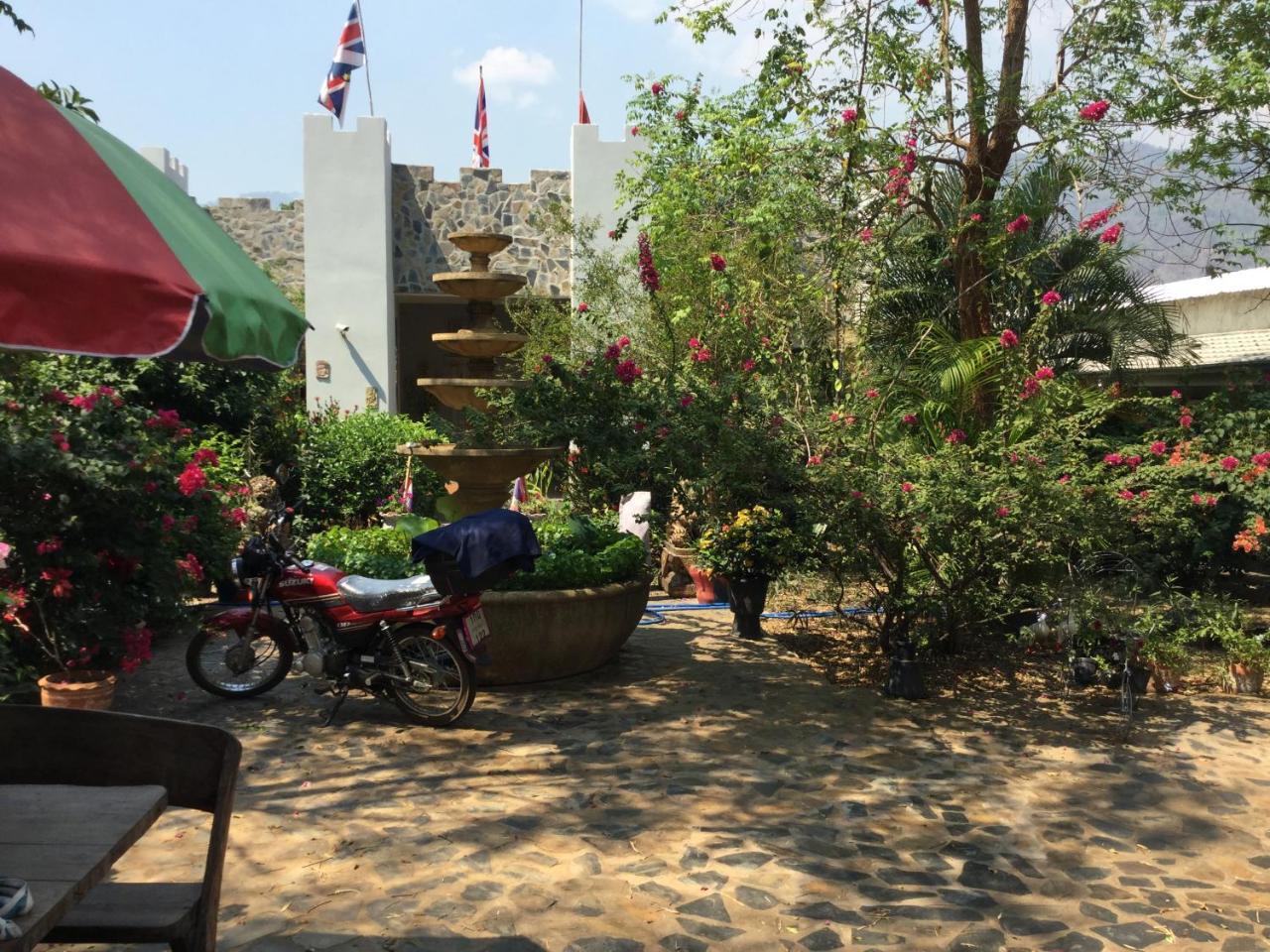 Thai Castle Resort Ban Thap Sila Exterior photo